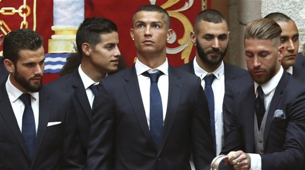 Maldini bất ngờ xuất hiện trên sân tập của Roma tại Mỹ - Bóng Đá