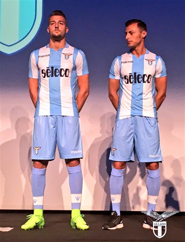 Buổi lễ trình làng áo mới ảo diệu của Lazio - Bóng Đá