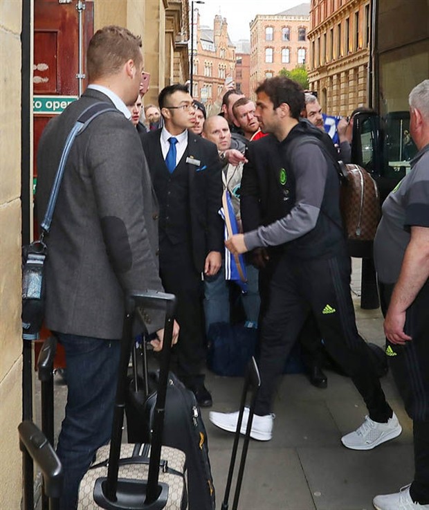 Vừa tới Manchester, Chelsea đã gặp rắc rối với an ninh - Bóng Đá
