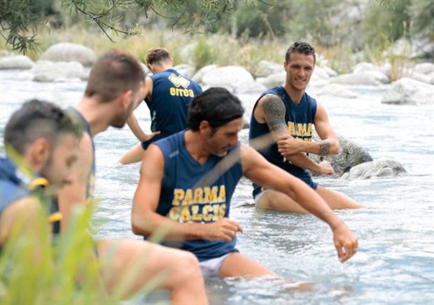 Các thành viên Parma trèo đèo, lội suối tìm đường trở lại vinh quang - Bóng Đá