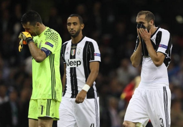 An ủi đồng đội, nhưng Buffon chẳng thể an ủi chính mình - Bóng Đá