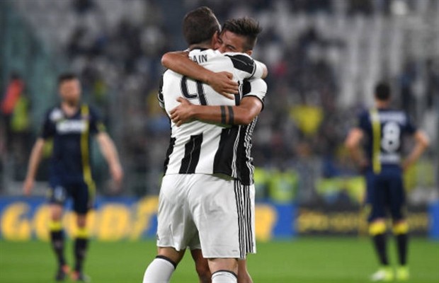 Juve được một loạt chân dài tiếp sức trước chung kết Coppa Italia - Bóng Đá