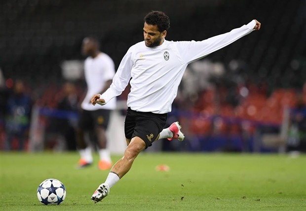 Buffon căng như dây đàn trong buổi tập cuối của Juventus - Bóng Đá