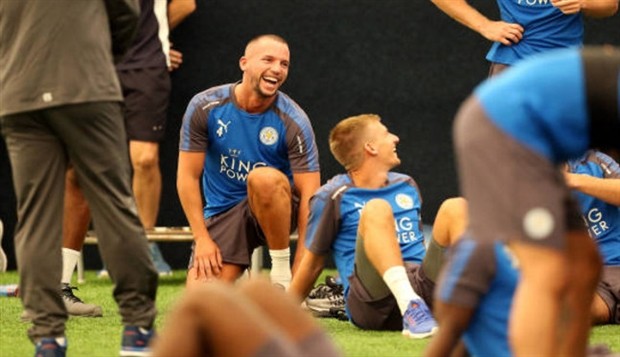  Buổi tập đầu tiên của Leicester, ấn tượng trợ lý 'xăm trổ' - Bóng Đá
