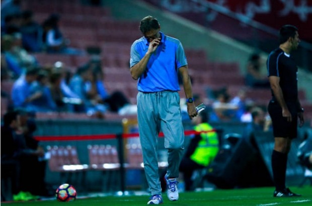 Tượng đài của Arsenal thảm bại trong ngày ra mắt Granada  - Bóng Đá