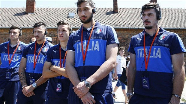 Donnarumma 'lạnh như tiền' đi bảo tàng chiến tranh - Bóng Đá
