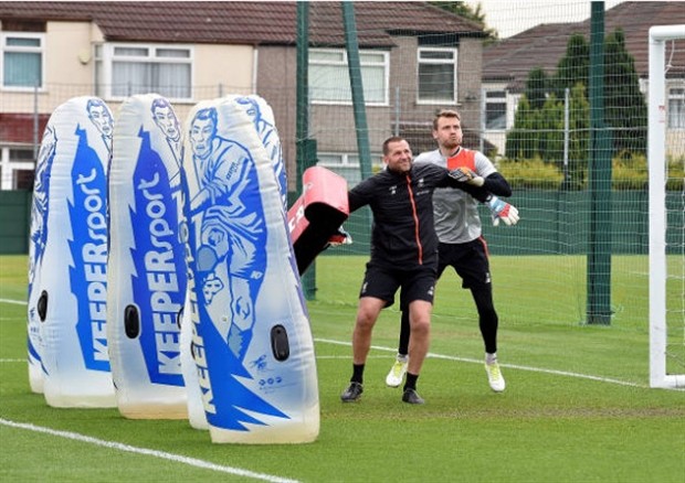 Buổi tập của Liverpool xuất hiện lão tướng lạ mặt  - Bóng Đá