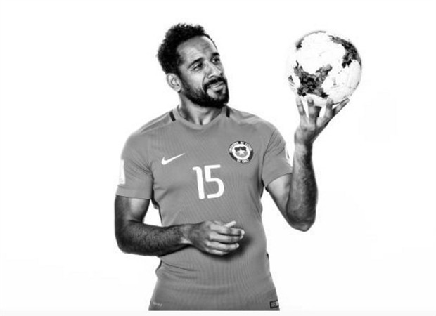 Vidal cực chất trong loạt ảnh chân dung của tuyển Chile - Bóng Đá
