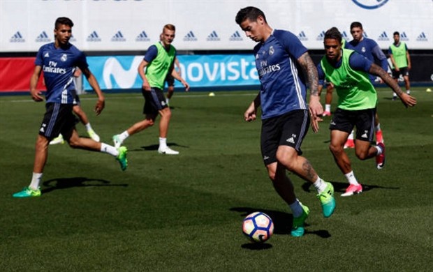 Mourinho đau xót tiễn cha đi về nơi yên nghỉ - Bóng Đá