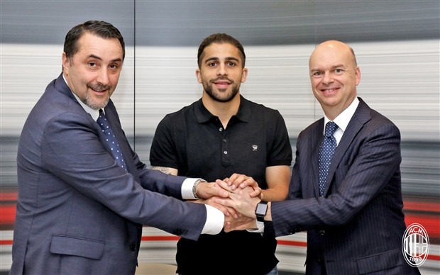 Trai đẹp Ricardo Rodriguez 'ngơ ngác' trước kho tàng của AC Milan - Bóng Đá