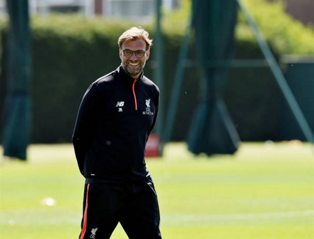 Dàn sao Liverpool khoái chí khi vừa nắm tay, vừa tập luyện  - Bóng Đá
