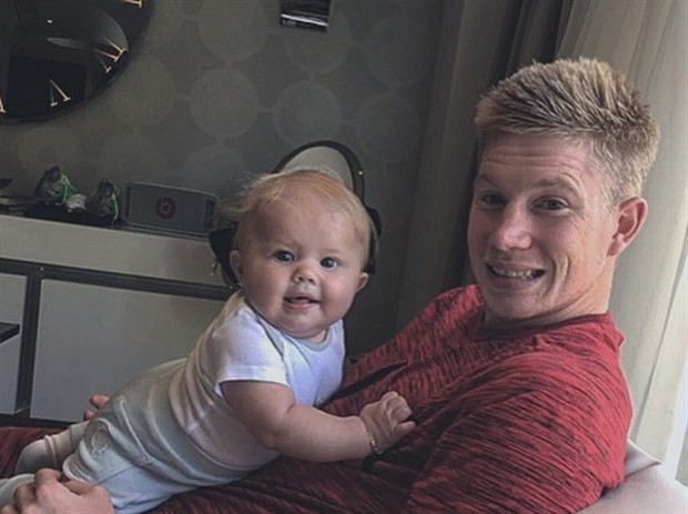 Theo kịp trào lưu, đến lượt De Bruyne lên xe bông - Bóng Đá