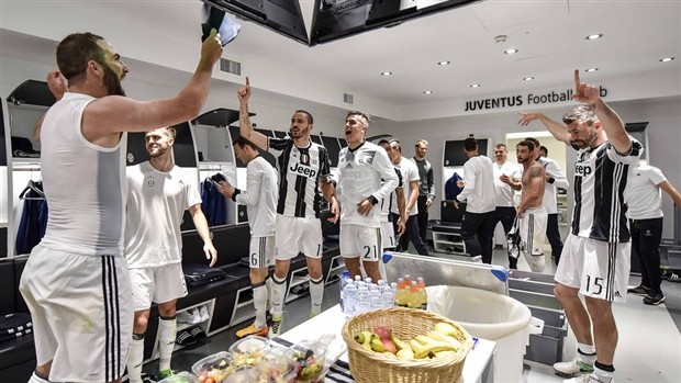 Juve và những hình ảnh ăn mừng 'điên rồ' chưa từng được tiết lộ  - Bóng Đá