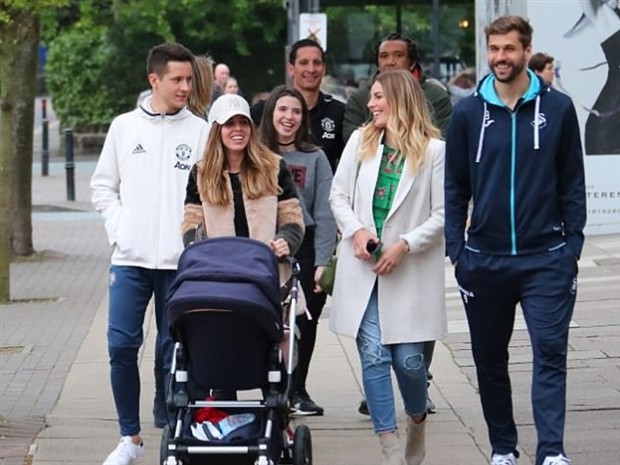 Herrera đầy thân thiết với kẻ thù ngay sau trận hòa của Man Utd - Bóng Đá