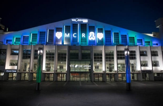 Wembley sáng đèn hướng về thành Manchester - Bóng Đá