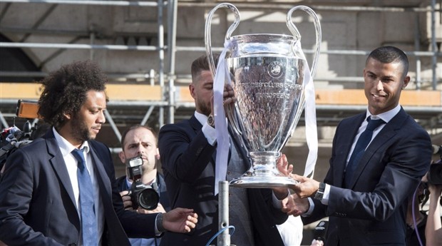 Maldini bất ngờ xuất hiện trên sân tập của Roma tại Mỹ - Bóng Đá