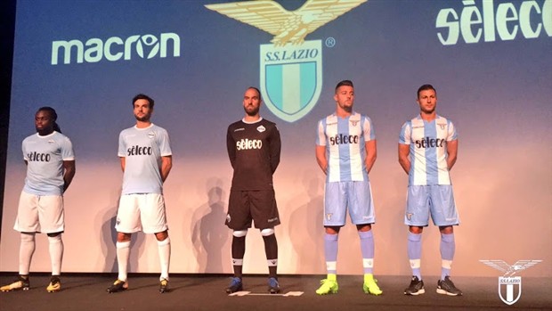 Buổi lễ trình làng áo mới ảo diệu của Lazio - Bóng Đá