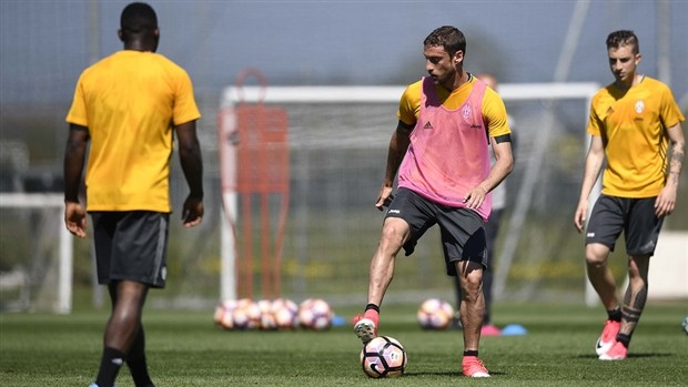 Tập nhẹ trước giờ đấu với Chievo, Juventus hướng tới Barcelona - Bóng Đá