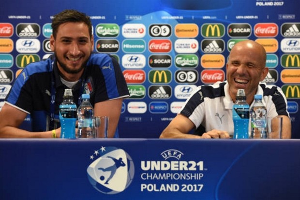 Donnarumma tươi rói đi họp báo, tương lai đã rõ? - Bóng Đá