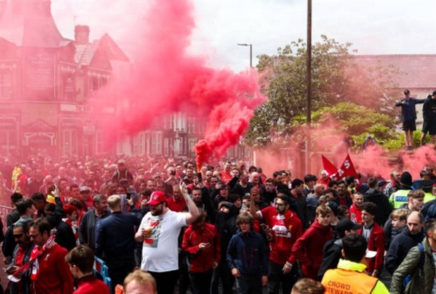 Dàn sao Liverpool được chào đón như nhà vô địch trước giờ G - Bóng Đá
