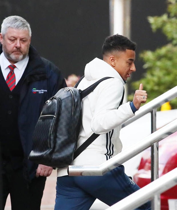 Mourinho nháy mắt đầy tự tin trước thềm Derby - Bóng Đá