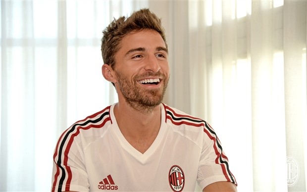 'Bom xịt' Borini tươi rói khi được AC Milan cứu giúp - Bóng Đá