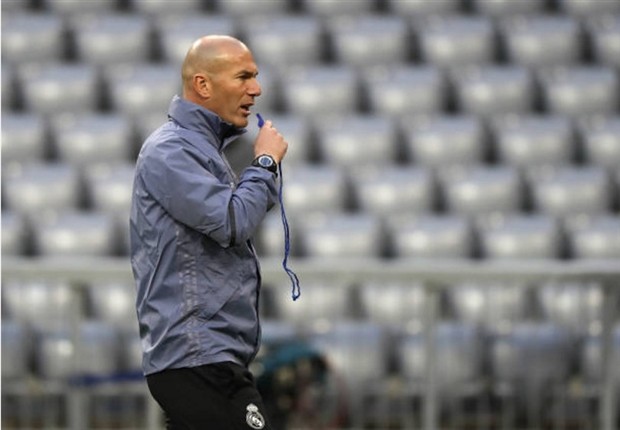 Hình ảnh trái ngược giữa Zidane và các học trò tại Munich - Bóng Đá
