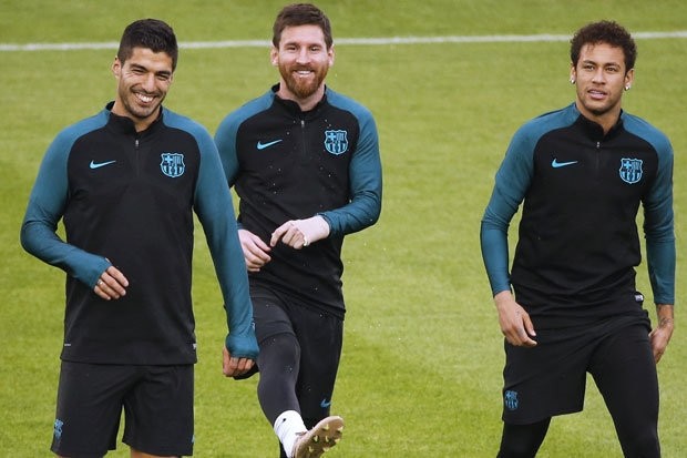 Vắng Messi và Neymar, Suarez lẻ loi trong buổi tập của Barcelona - Bóng Đá