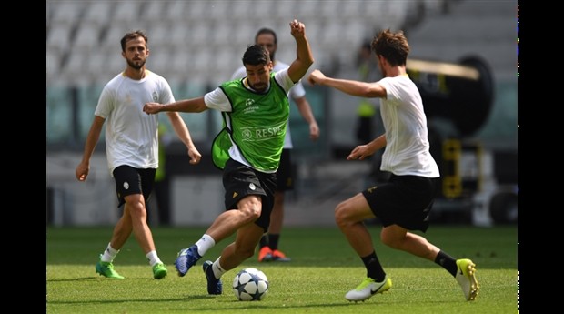 Allegri liên tục chỉ bài cho Higuian, Real coi chừng - Bóng Đá