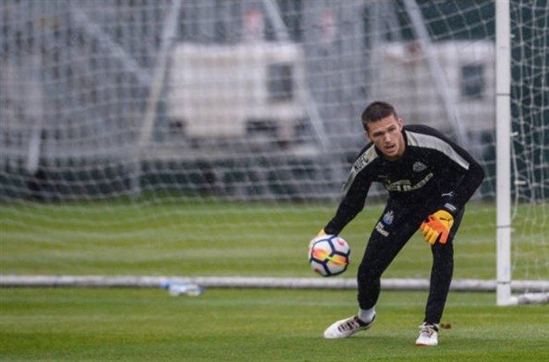 Dọa rời Newcastle, nhưng Benitez vẫn đầy tâm huyết trên sân tập  - Bóng Đá
