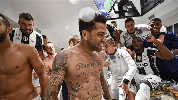 Juve và những hình ảnh ăn mừng 'điên rồ' chưa từng được tiết lộ  - Bóng Đá