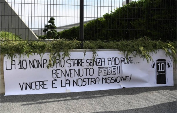 Số 10 mới, Bernardeschi đã có mặt tại Juventus - Bóng Đá
