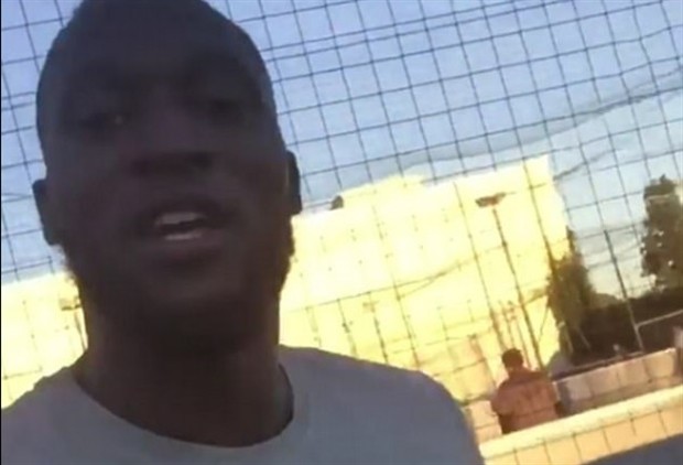 Sợ hiểu lầm, Lukaku vừa đá vừa che logo Chelsea - Bóng Đá