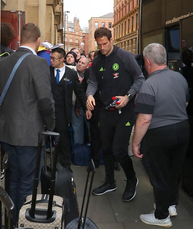 Vừa tới Manchester, Chelsea đã gặp rắc rối với an ninh - Bóng Đá