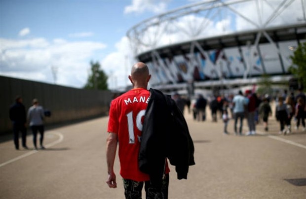 'Mane' xuất hiện ủng hộ Liverpool tại London  - Bóng Đá