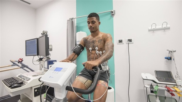 Dybala khó chịu ra mặt khi bị Juventus kiểm tra sức khỏe - Bóng Đá