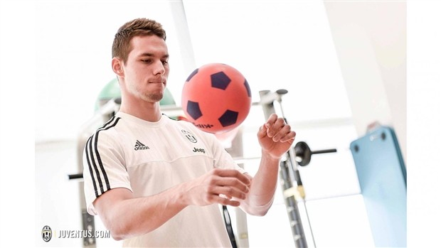 Chủ tịch Leicester xuống tận sân động viên, liệu Bầy Cáo có làm nên chuyện? - Bóng Đá