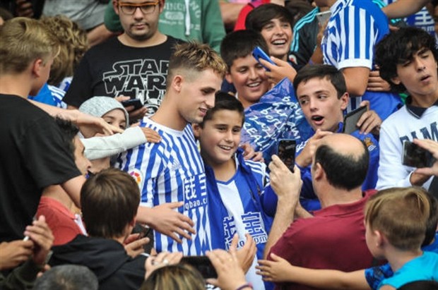 Januzaj ngượng ngùng trong ngày ra mắt Sociedad - Bóng Đá