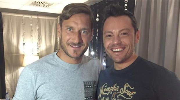 De Rossi âm thầm trở lại Roma, Totti thẳng tiến lên sân khấu - Bóng Đá