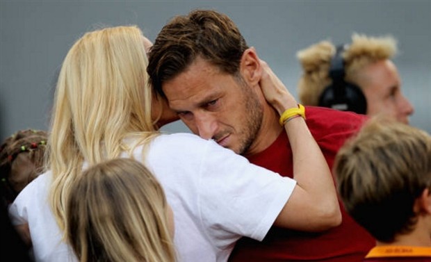 Totti yếu đuối lạ thường trong trận đấu chia tay Roma - Bóng Đá