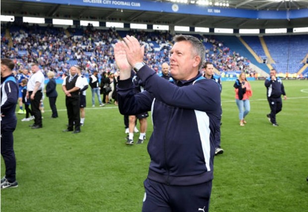 Ngày cuối, Leicester 'tha thu' luôn cả mặt sân - Bóng Đá
