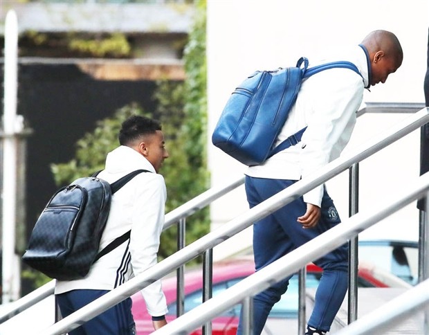 Mourinho nháy mắt đầy tự tin trước thềm Derby - Bóng Đá