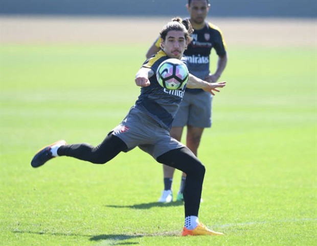 Sanchez và đồng đội quyết tâm đòi lại vị trí từ tay 'Chú lục' - Bóng Đá