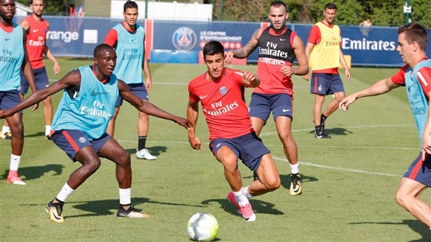 Sau bao sóng gió, Verratti lại tươi cười tập luyện cùng PSG - Bóng Đá