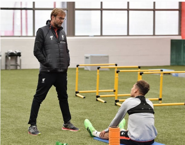 Buổi tập của Liverpool xuất hiện lão tướng lạ mặt  - Bóng Đá