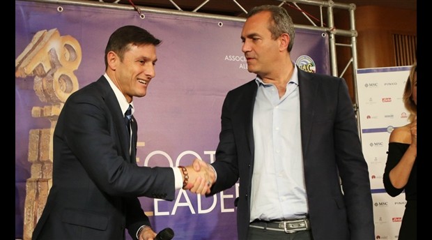 Huyền thoại Zanetti giành giải thưởng 'Thủ lĩnh bóng đá' 2017 - Bóng Đá