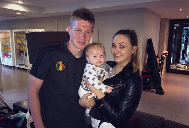 Theo kịp trào lưu, đến lượt De Bruyne lên xe bông - Bóng Đá