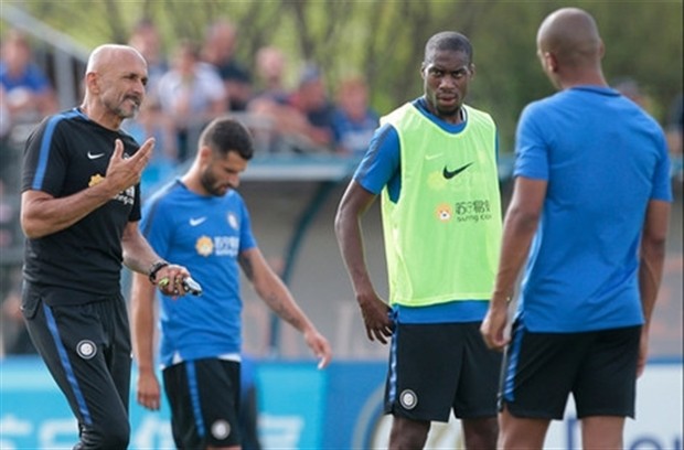 Spalletti liên tục lắc đầu với thái độ tập luyện của Inter - Bóng Đá