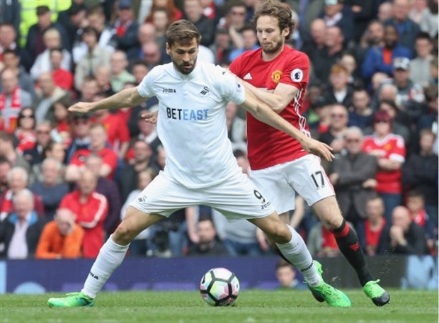 Herrera đầy thân thiết với kẻ thù ngay sau trận hòa của Man Utd - Bóng Đá