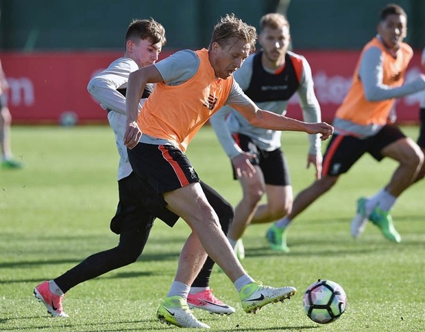 Gerrard 'quẩy' cực xung, hâm nóng chung kết Champions League - Bóng Đá